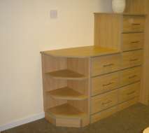 Open shelving wing end with stepped drawers